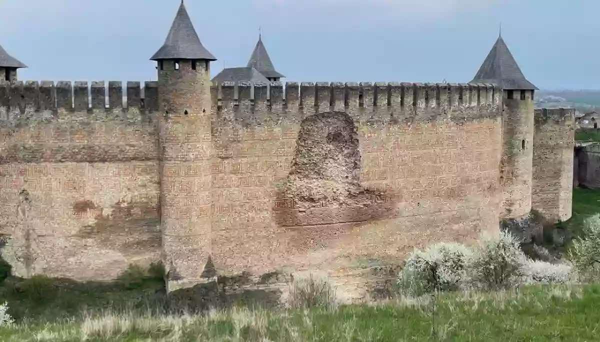 У Хотинській фортеці, яку називають одним із «Семи див України», обвалилася стіна