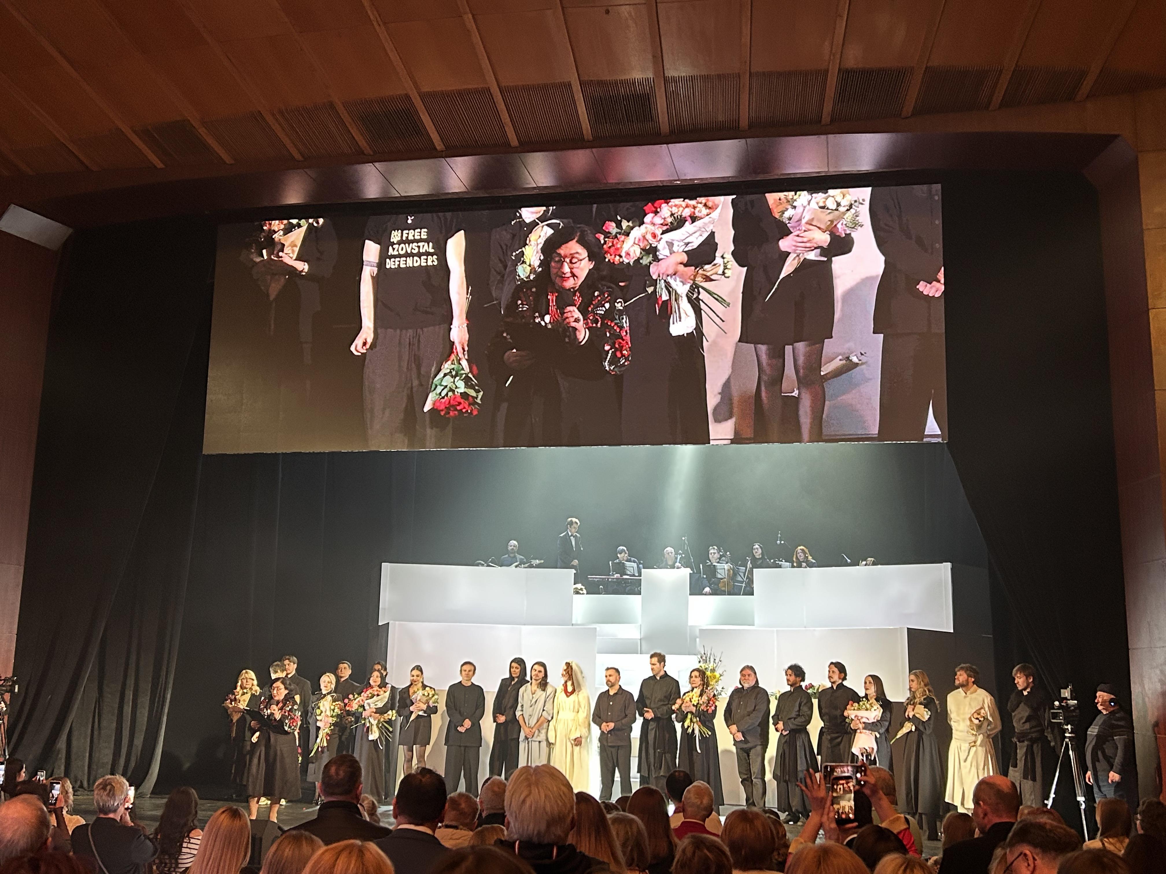 В Івано-Франківську Марія Матіос зачитала листа від Ліни Костенко на прем’єрі «Марусі Чурай» (відео)