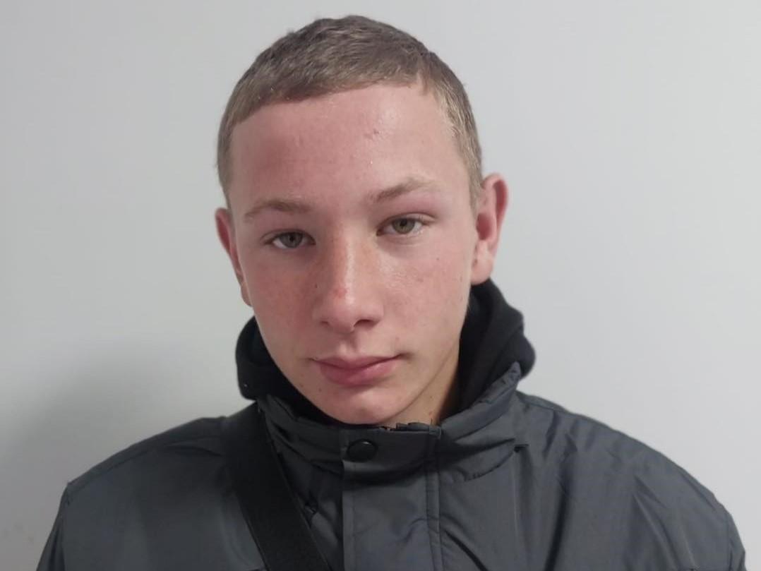 Вийшов з дому і не повернувся: на Прикарпатті розшукують 17-річного хлопця