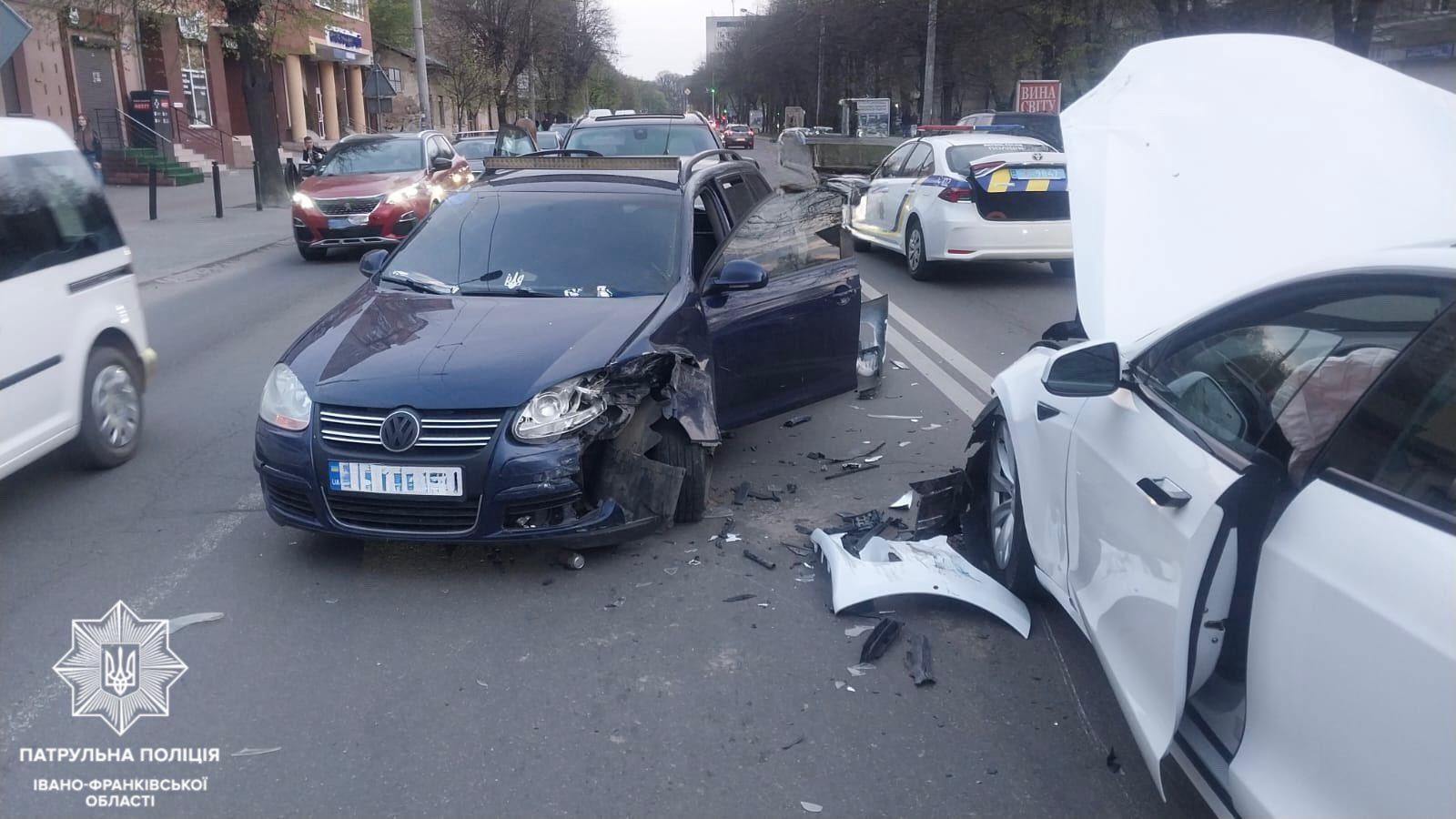 У Франківську сталася потрійна ДТП