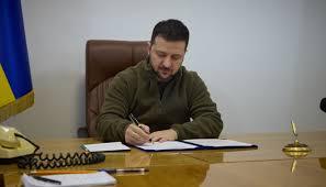 Військовий збір на три роки після війни: Зеленський підписав законопроєкт