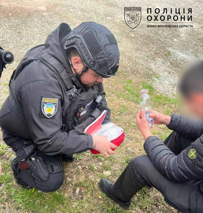 У Надвірній врятували на вулиці чоловіка, який знепритомнів