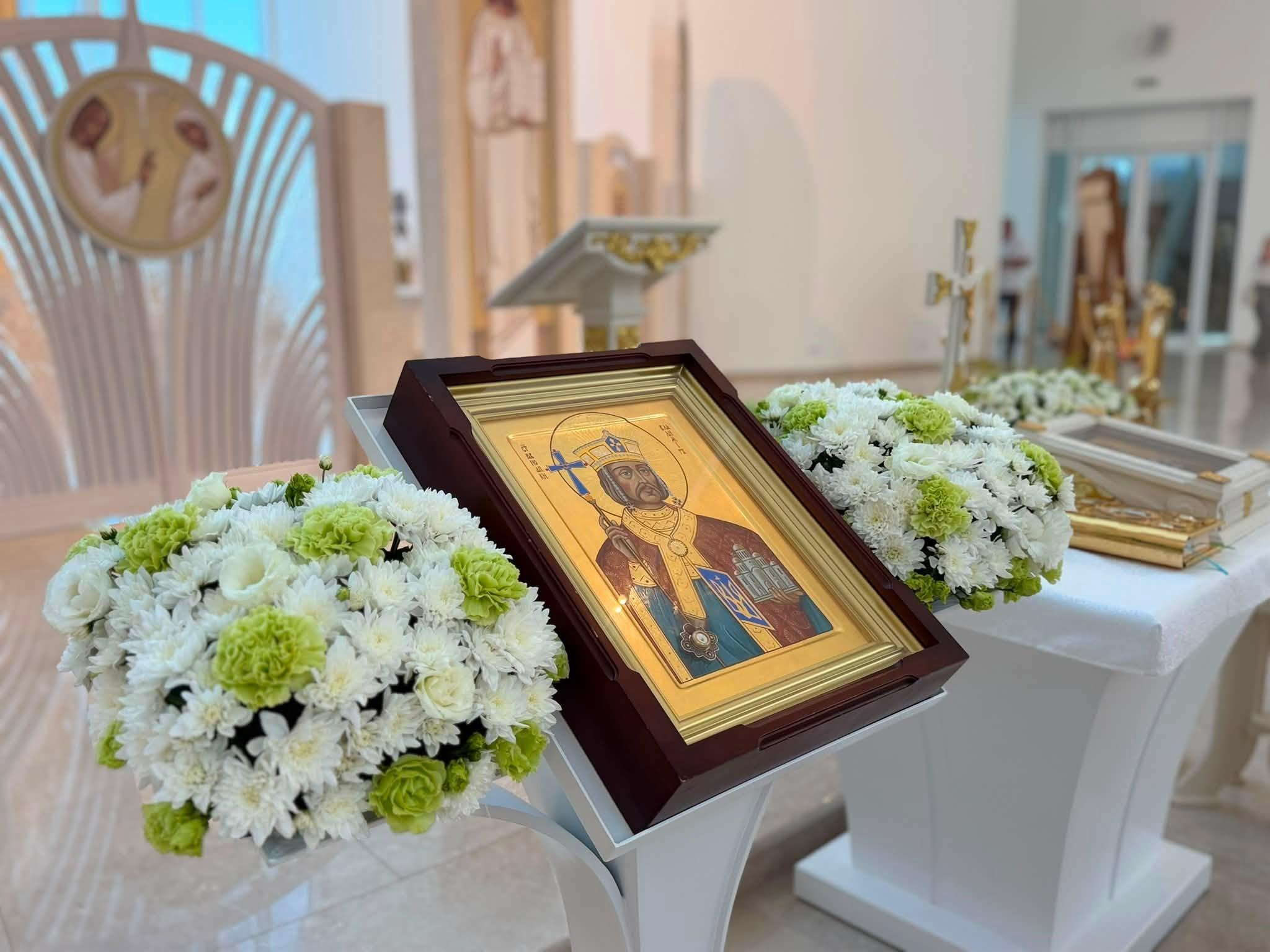 У Старуню привезли ікону з мощами князя Володимира