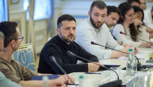 Якщо ми хочемо розвалити країну, то можемо рухатись в напрямку виборів — Зеленський