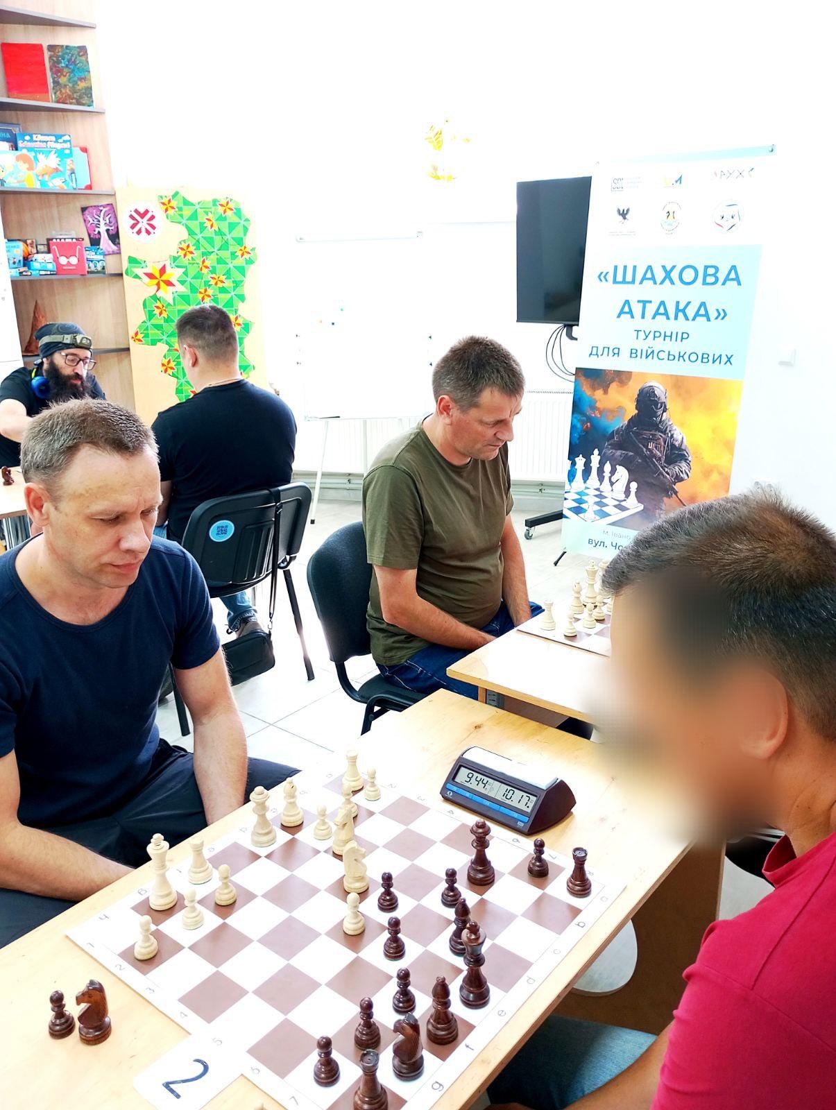 «Шахова атака»: у Франківську вперше відбувся шаховий турнір серед військових