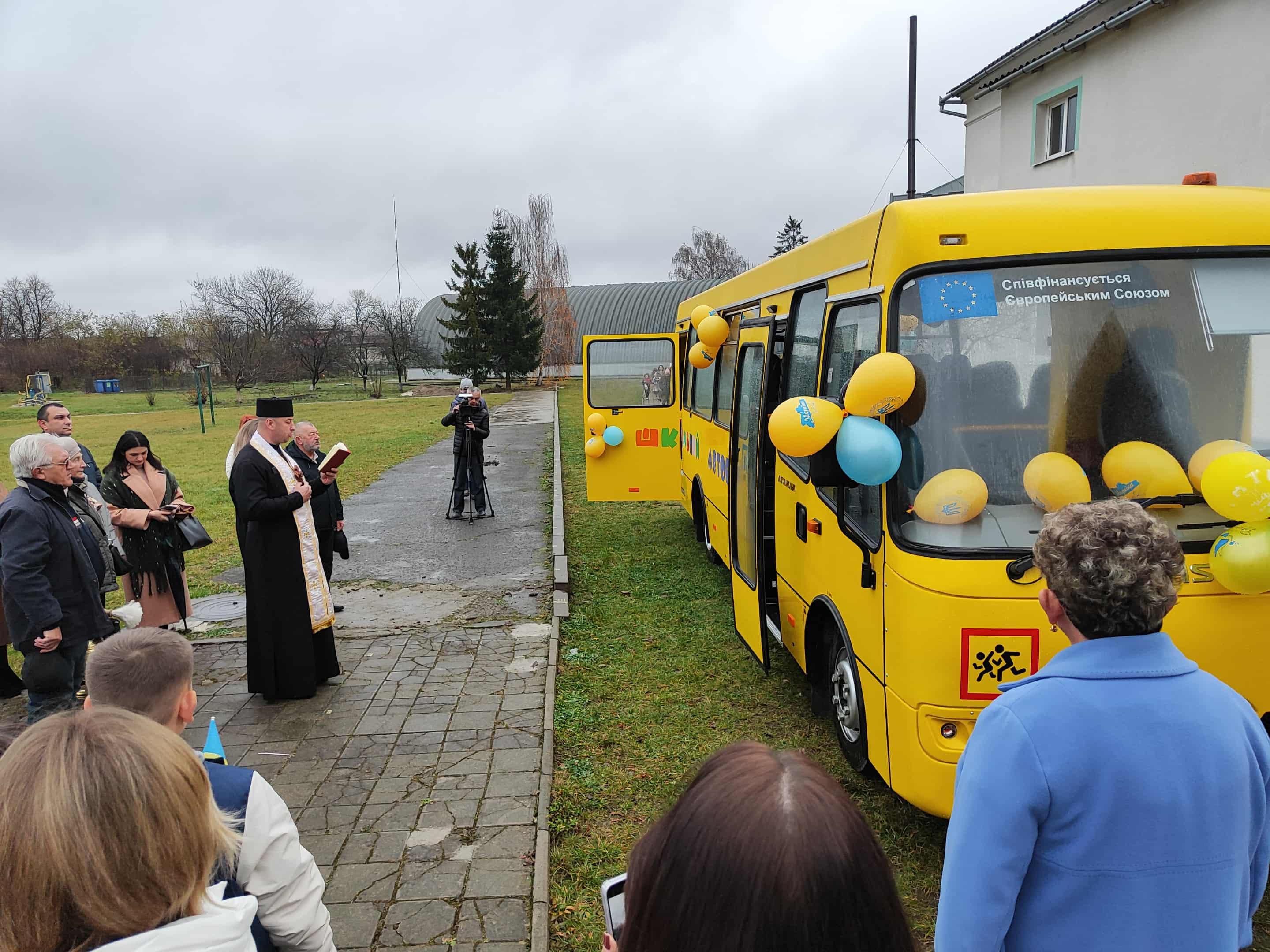 Вперше за 15 років: Більшівцівська громада отримала новий шкільний автобус