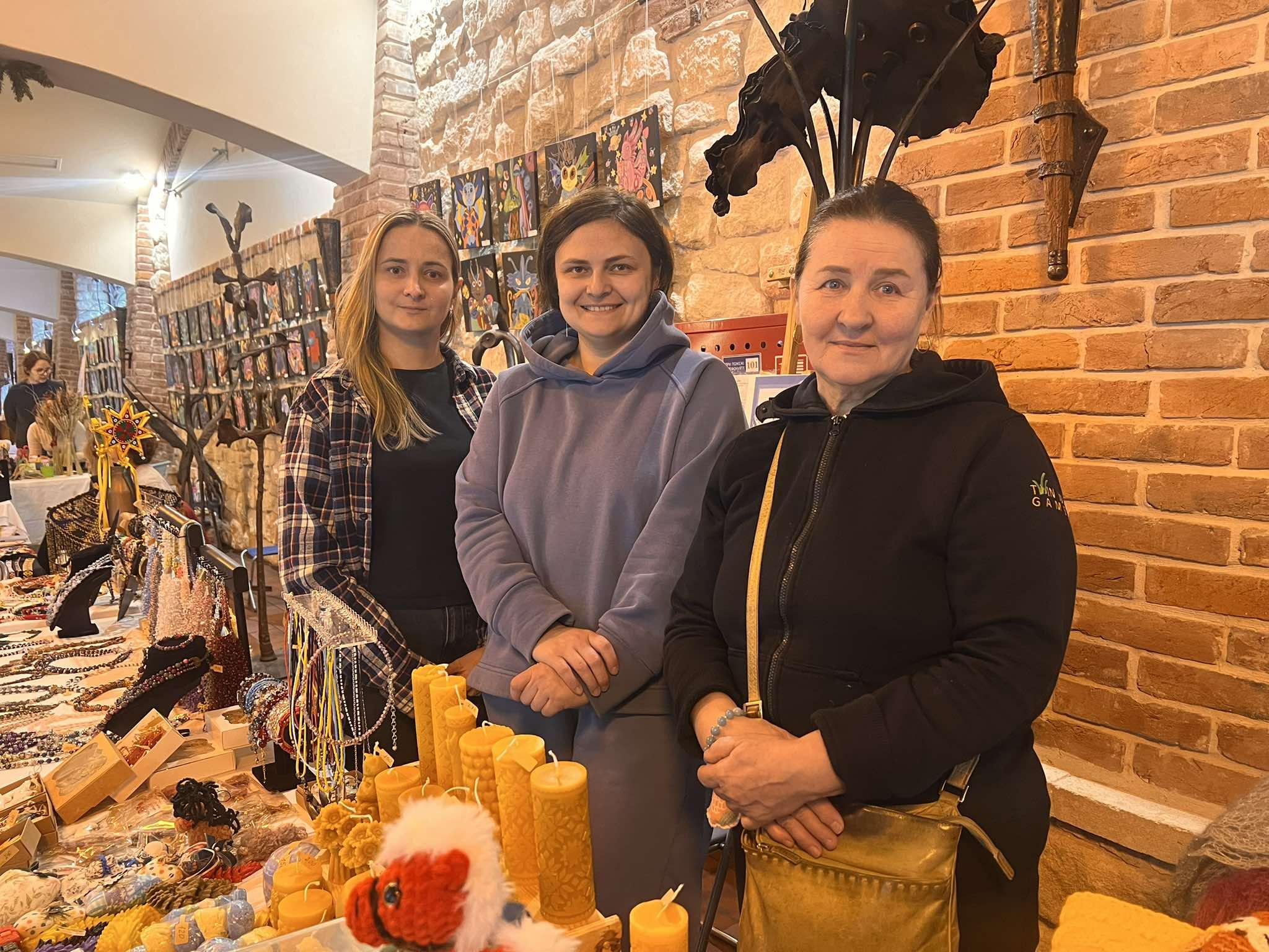 Святий Миколай допомагає захисникам: у Франківську стартував благодійний ярмарок