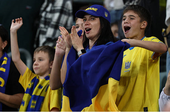 Футбольні фанати та їхній вплив на атмосферу стадіону