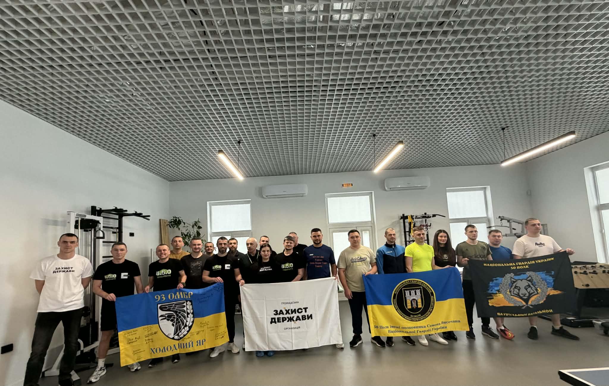 У Калуші ветерани та військові змагалися у грі з настільного тенісу