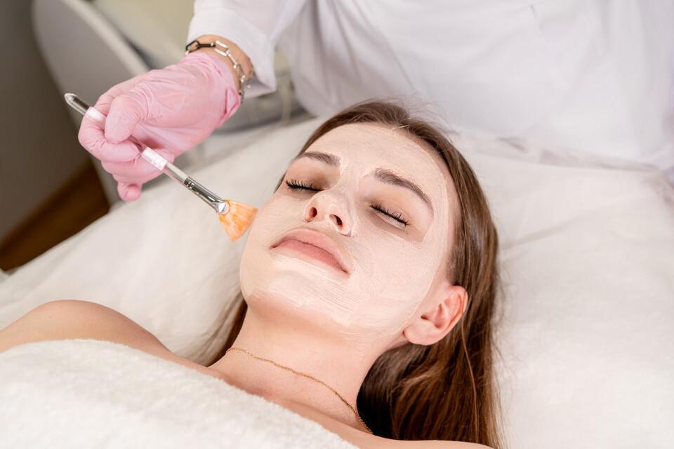 У приватній клініці після косметологічної операції померла жінка