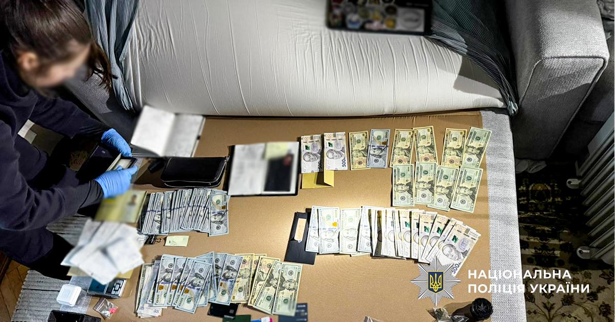 Кур’єри-таксі та клієнти з шоу-бізнесу: на Київщині ліквідували багатомільйонний канал збуту кокаїну