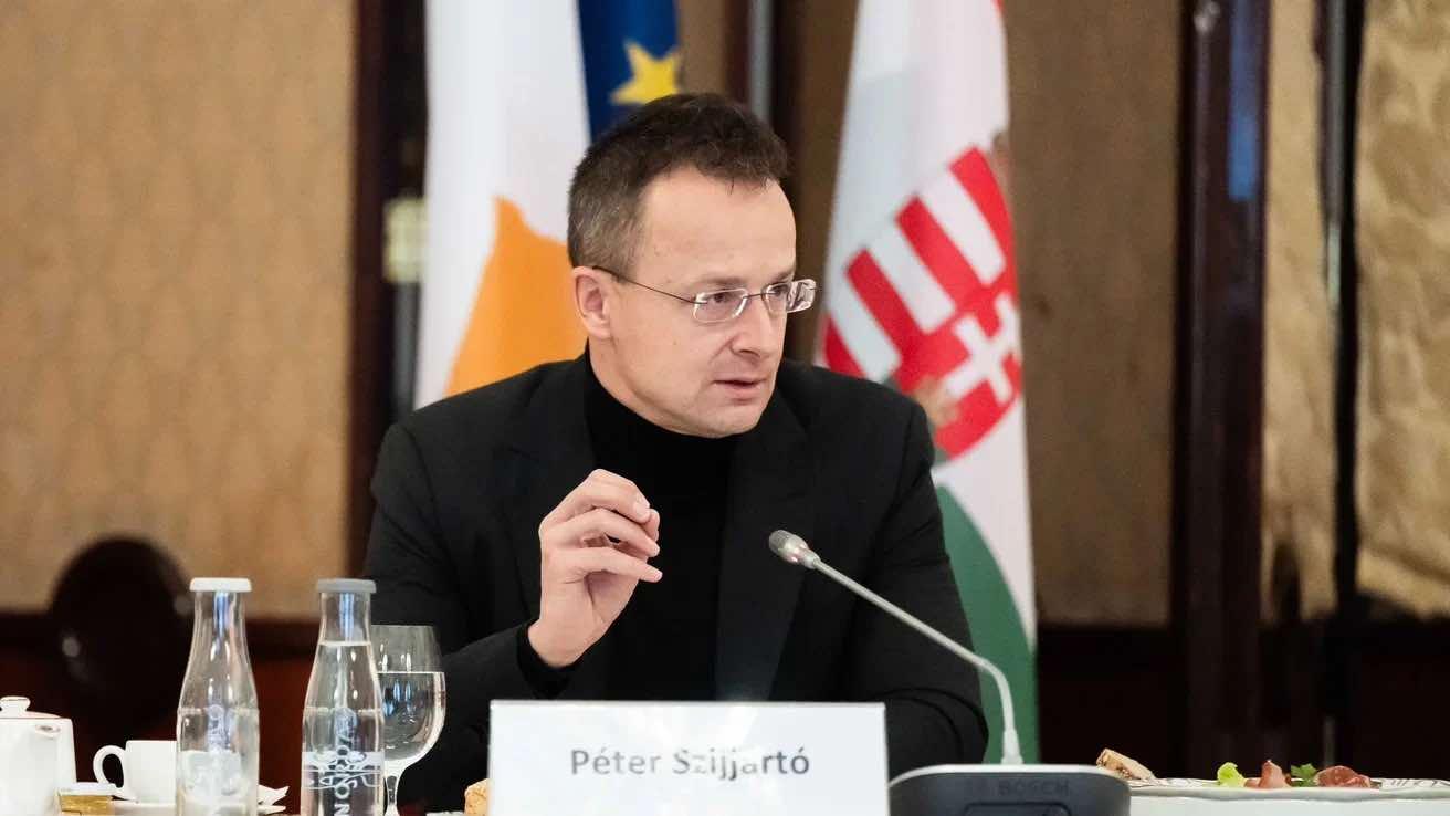 Угорщина погрожує заблокувати 20-й пакет санкцій проти рф, поки не відновлять транзит «Дружбою»