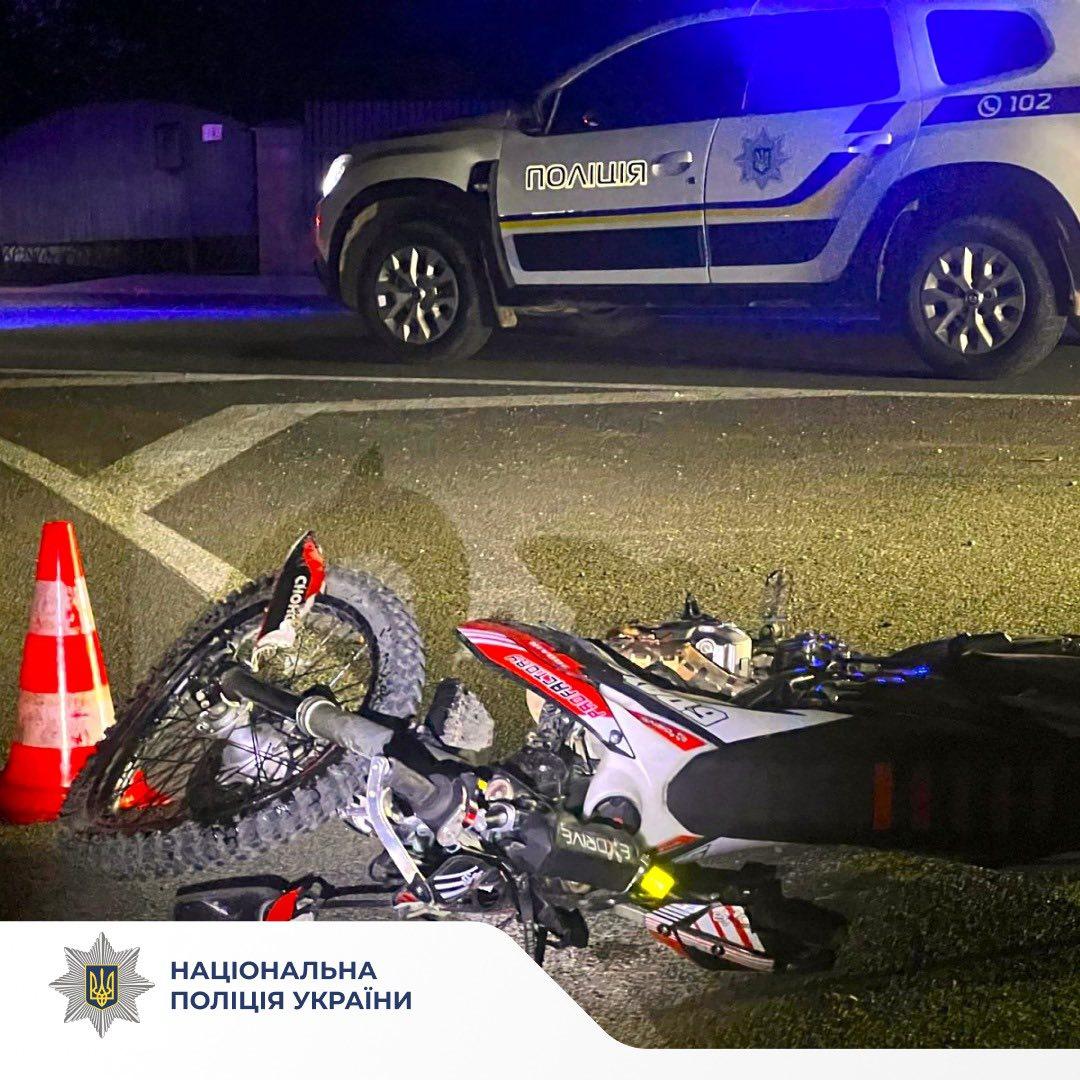 У Надвірній неповнолітній мотоцикліст зіткнувся з евакуатором