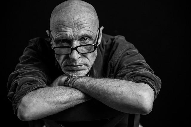 У Калуській громаді жителям пропонують вибрати цитати Іздрика, які розмістять на фасаді музичної школи