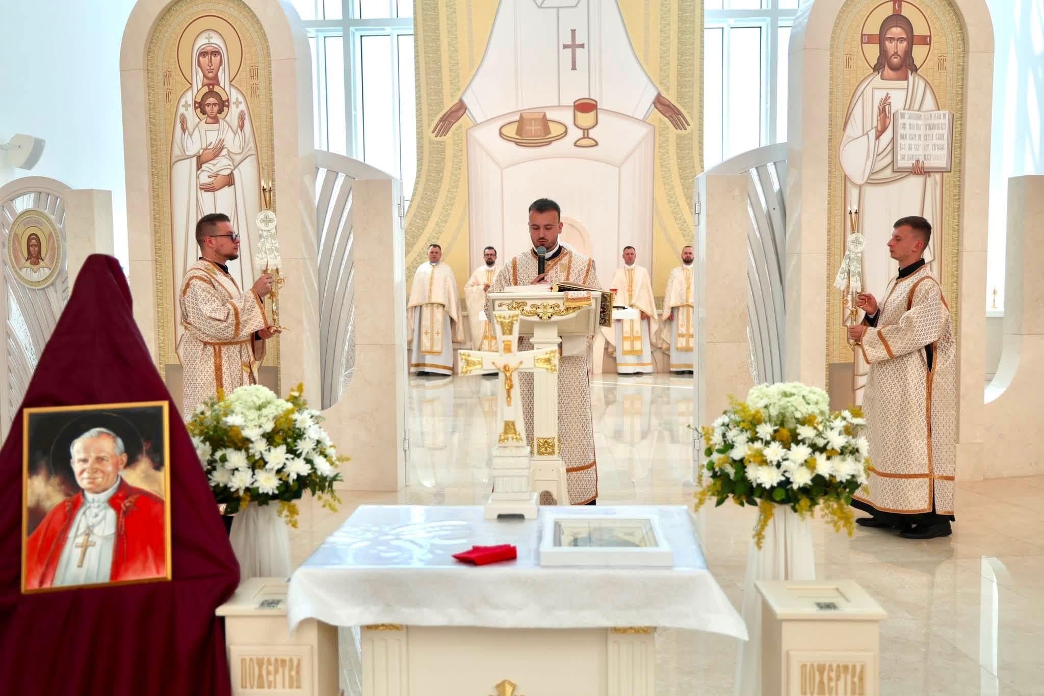 До Старуні передали мощі святого Папи Івана Павла ІІ