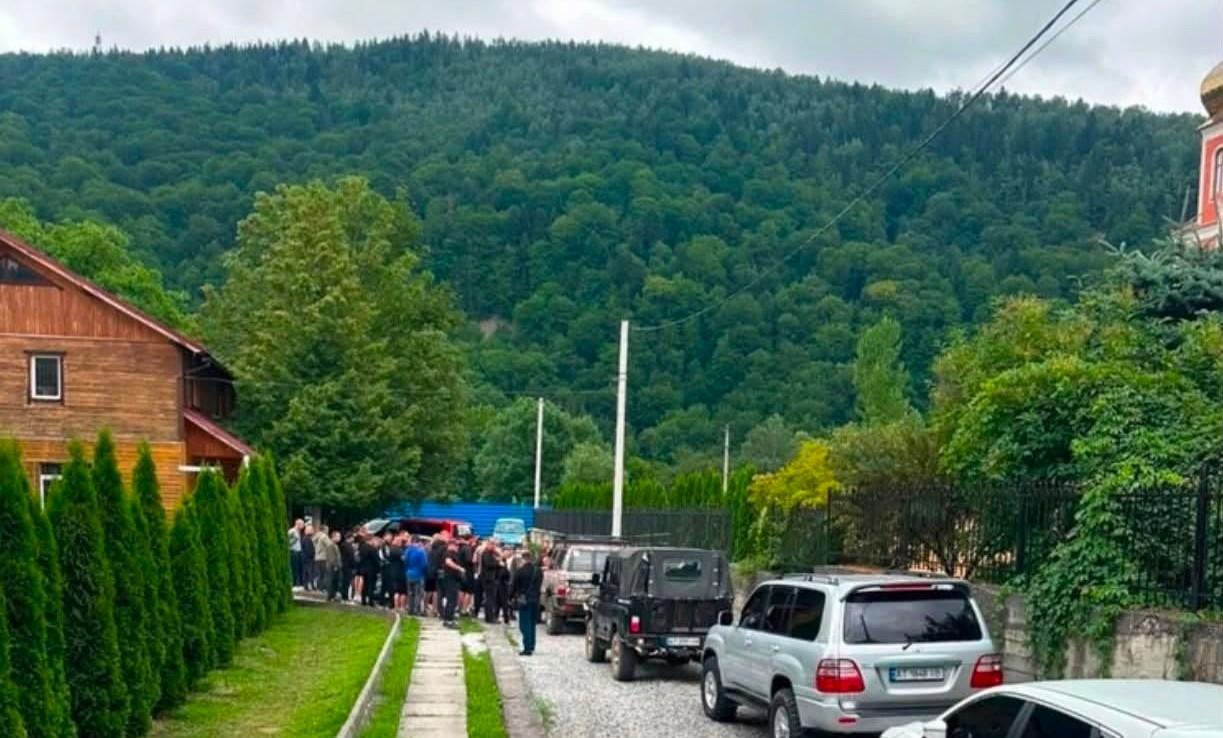 У Яремче організатори "джип-турів" виступили проти посилення контролю за проїздом у Карпатському нацпарку