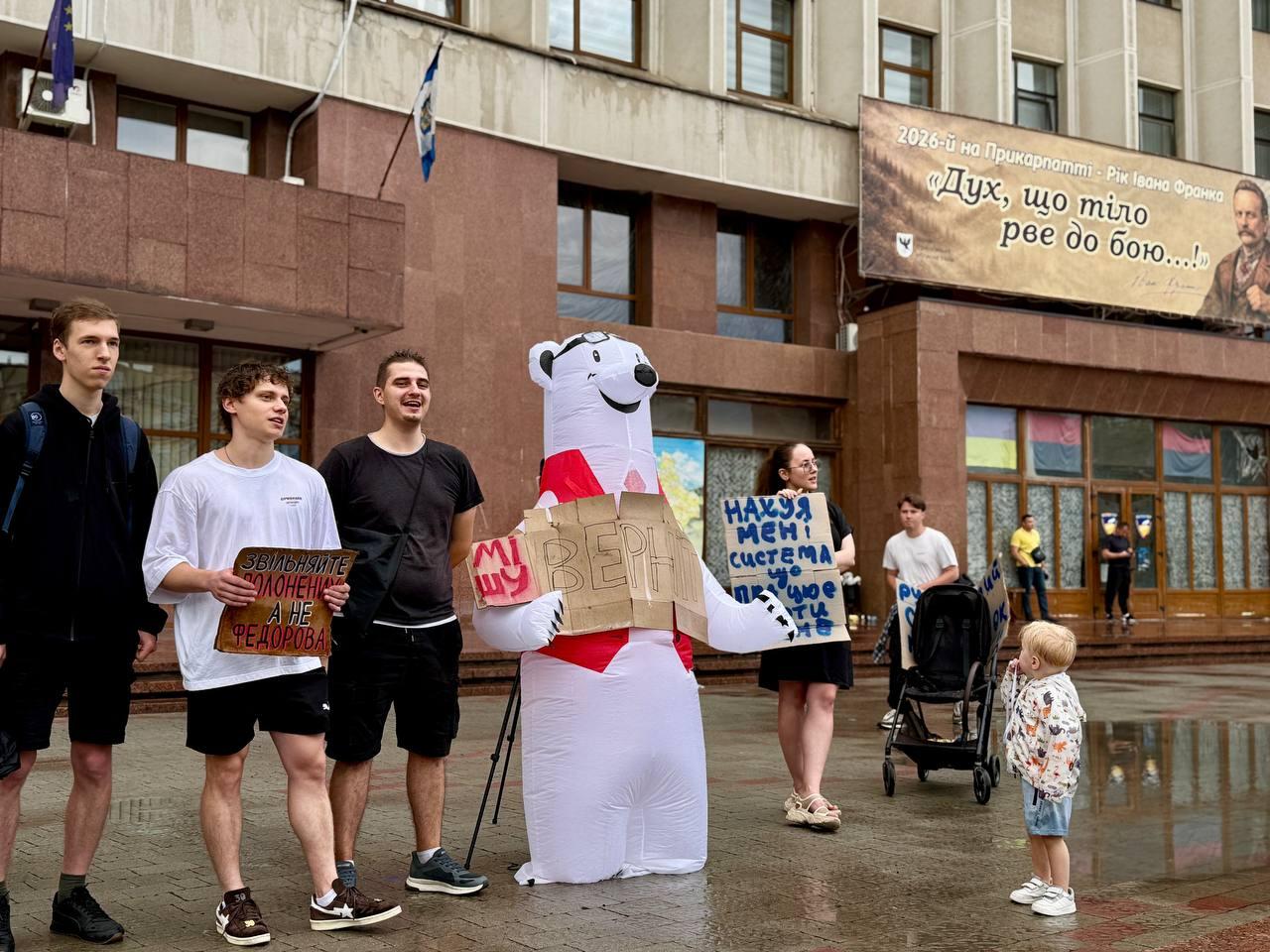 «Наше слово має значення»: у Франківську четвертий день протестували проти звільнення Михайла Федорова (ФОТО)