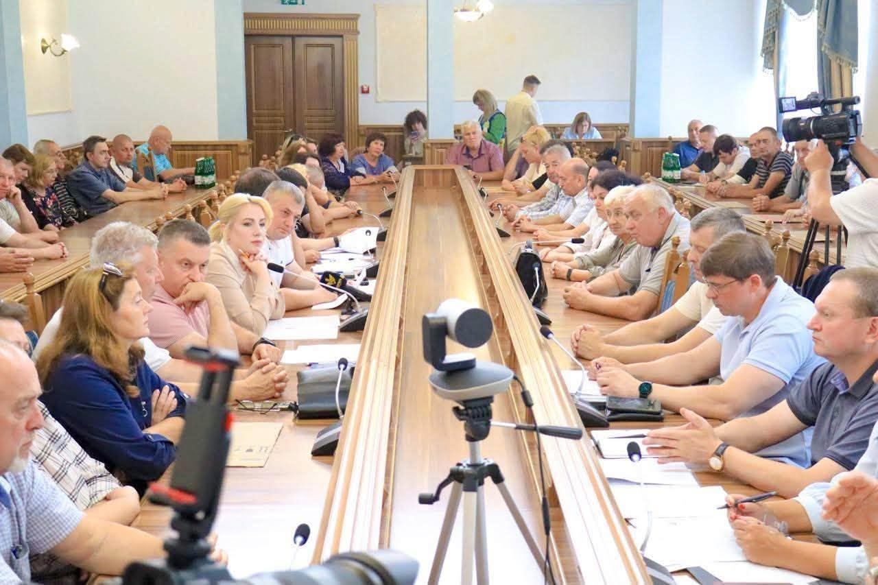 "Карпатнафтохім" має мільйонні борги із зарплати
