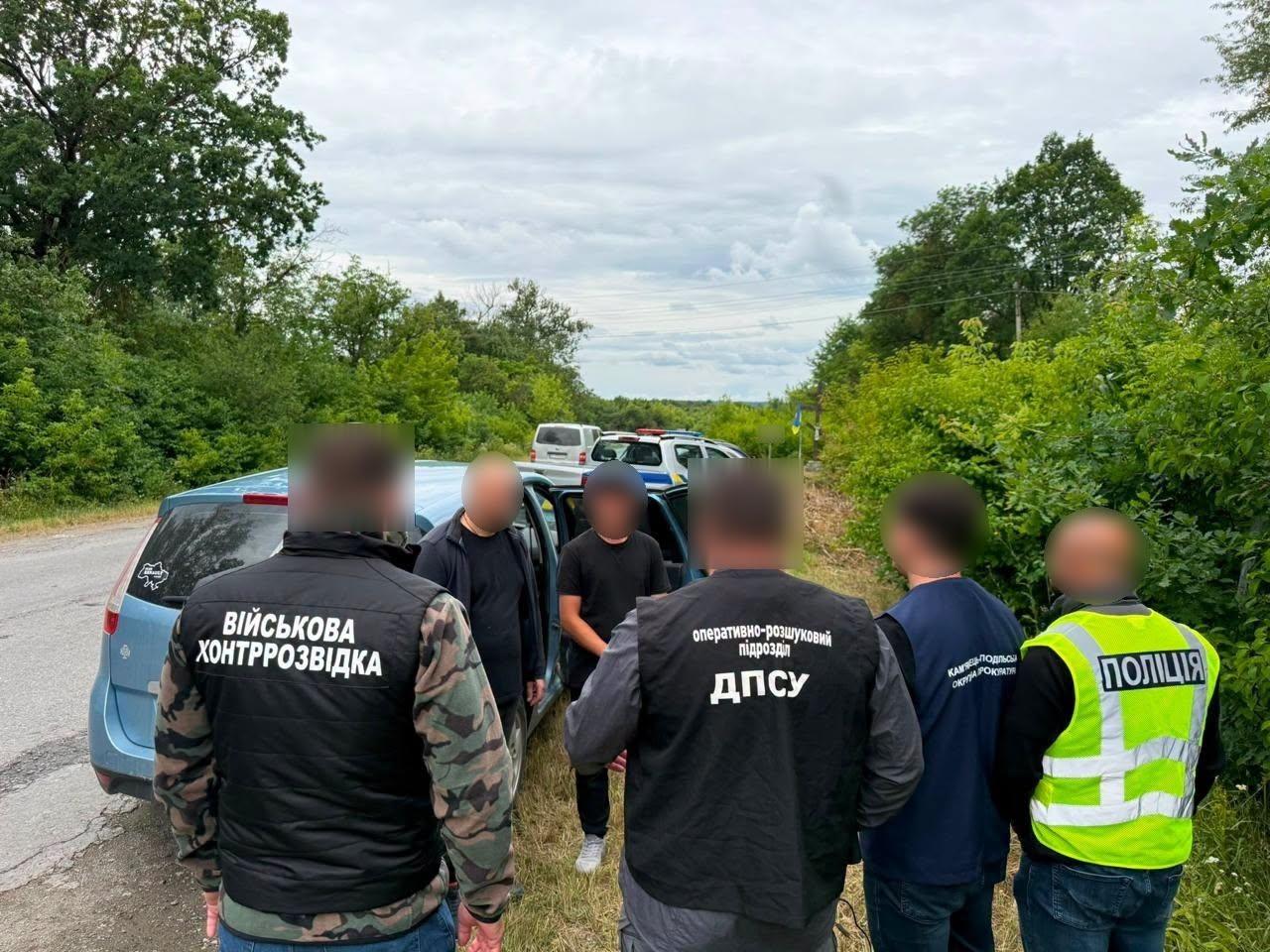 Прикарпатець за 9 тисяч доларів організовував незаконний виїзд чоловіків