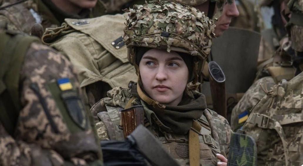 ЗСУ вперше отримали бронежилети, адаптовані для жінок