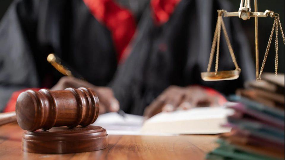 На Прикарпатті судитимуть двох 14-річних підлітків за замах на вбивство чоловіка
