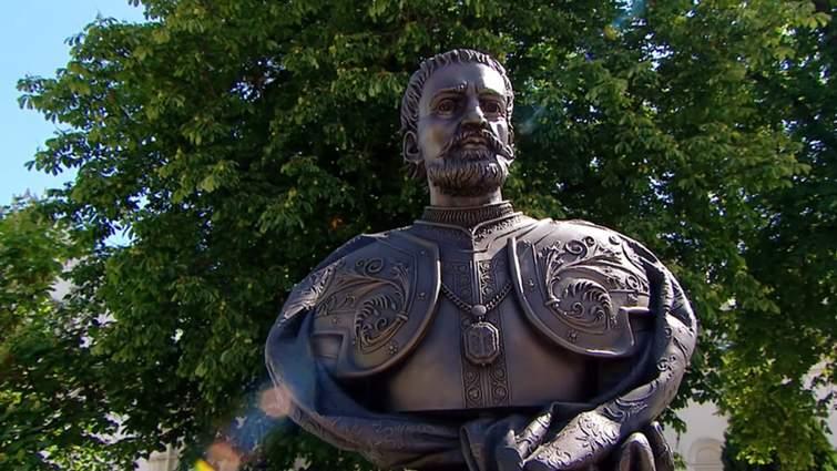 На місці колишнього пам'ятника Леніну у Києві планують встановити монумент Івану Мазепі