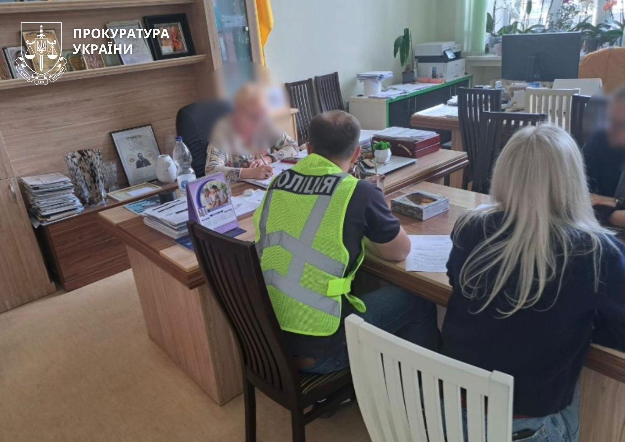 На Прикарпатті директорку лікарні підозрюють у привласненні понад 2 мільйонів гривень державних коштів
