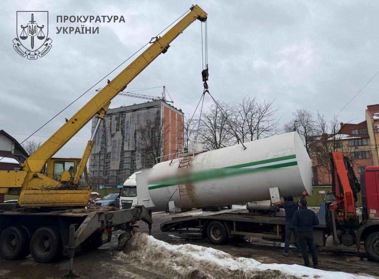 На Прикарпатті ліквідували чотири нелегальні заправки