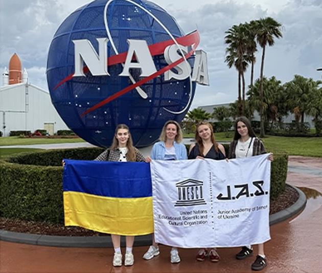 Українські школярі відправили у космос на кораблі SpaceX дві мінілабораторії