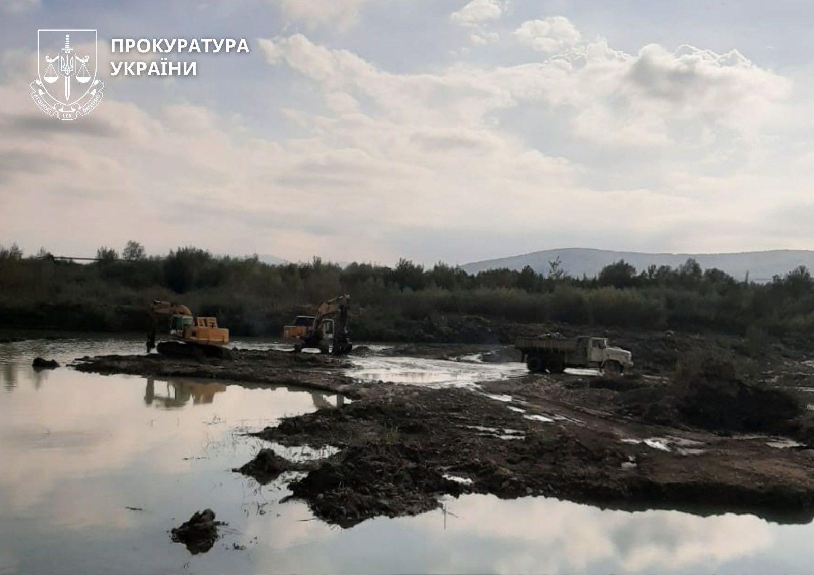 Загроза для гірської річки: на Прикарпатті вимагають припинити роботу кар’єра