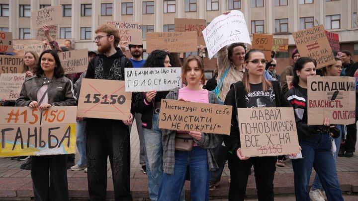 У Франківську після мирної акції напали на активісток