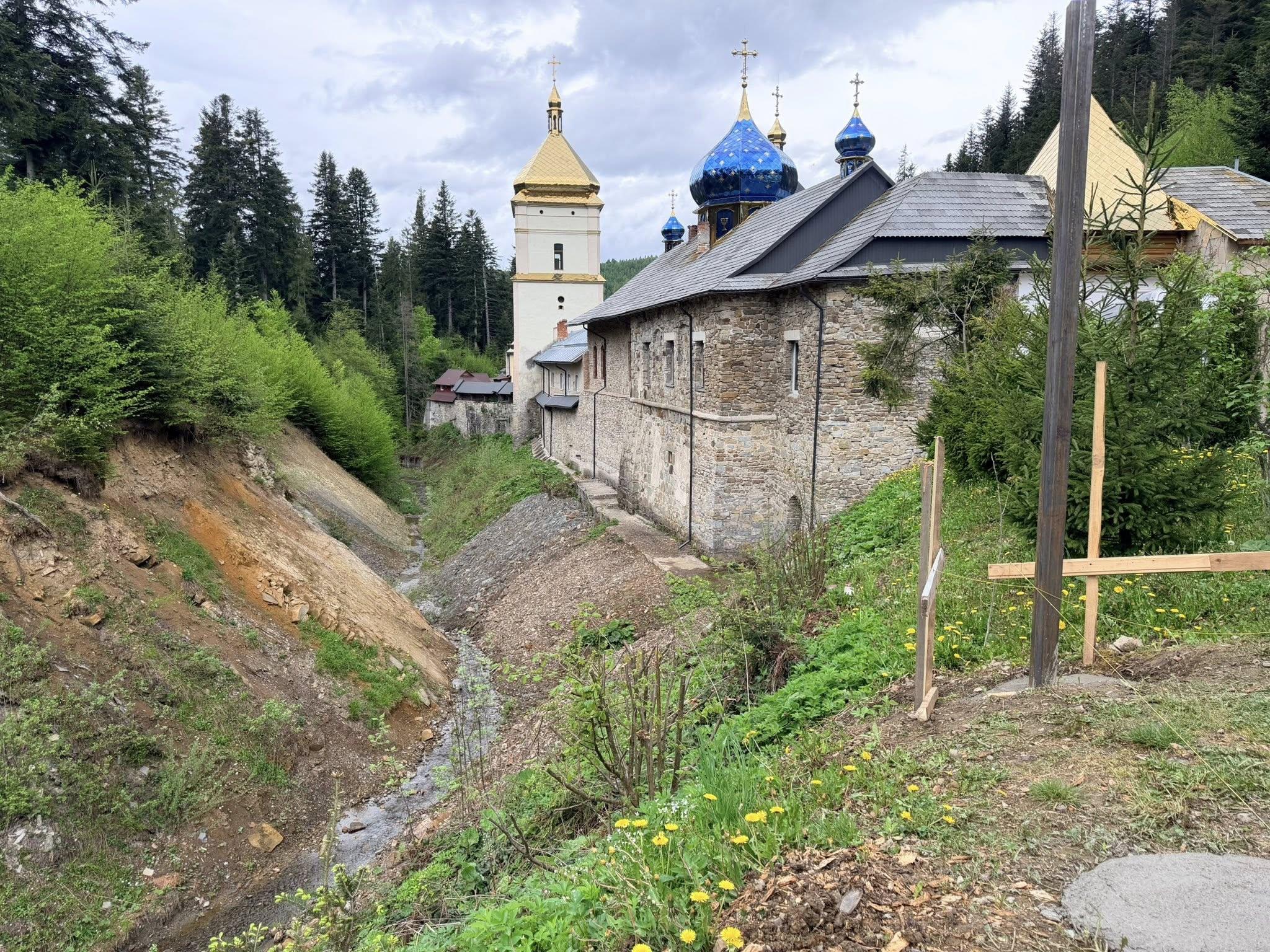 Манявський скит опинився під загрозою руйнування