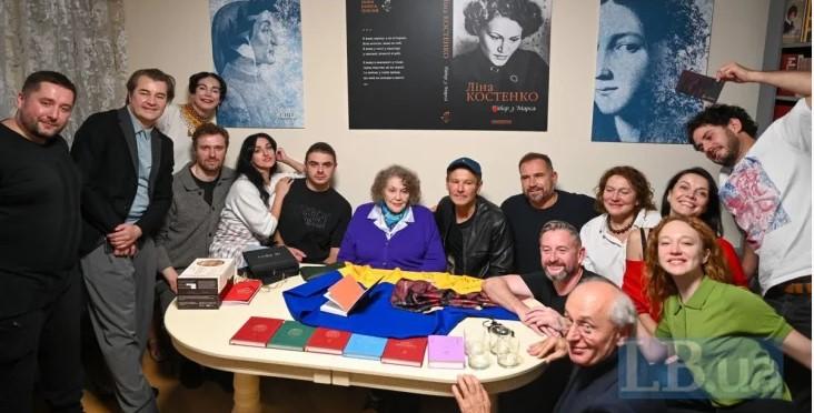 На гастролях у Києві Франківський драмтеатр зустрівся з Ліною Костенко