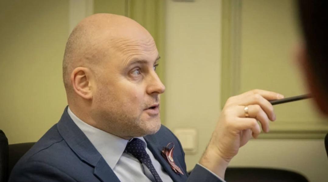 Прем’єр Латвії закликав європейців відмовитись від одного пива на рік, щоб допомогти Україні