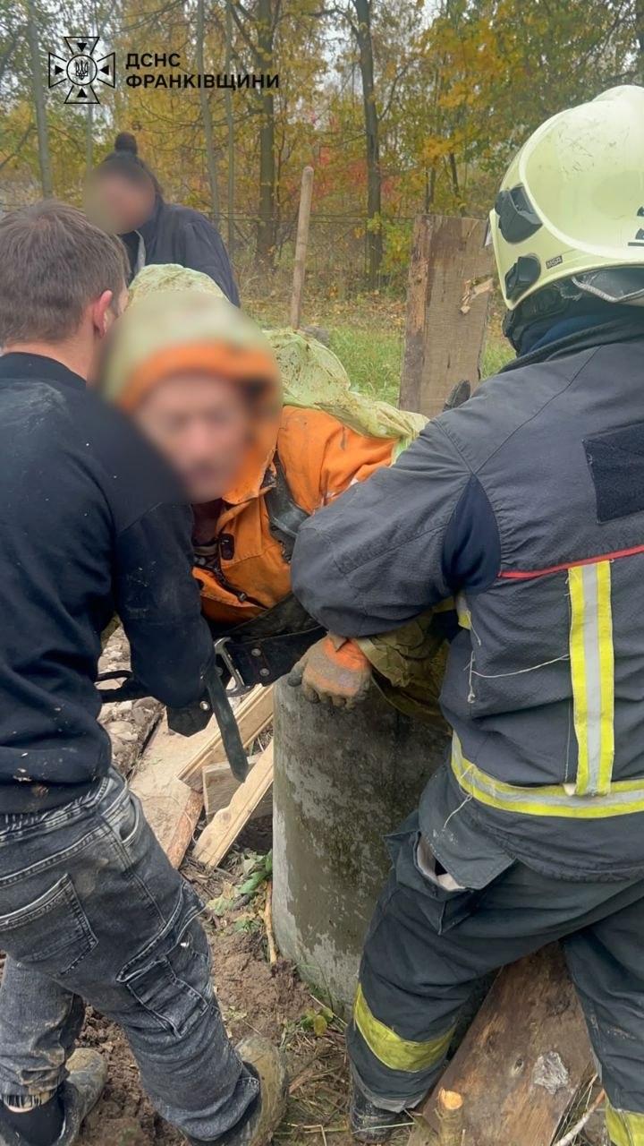 На Коломийщині чоловік упав у шестиметрову криницю