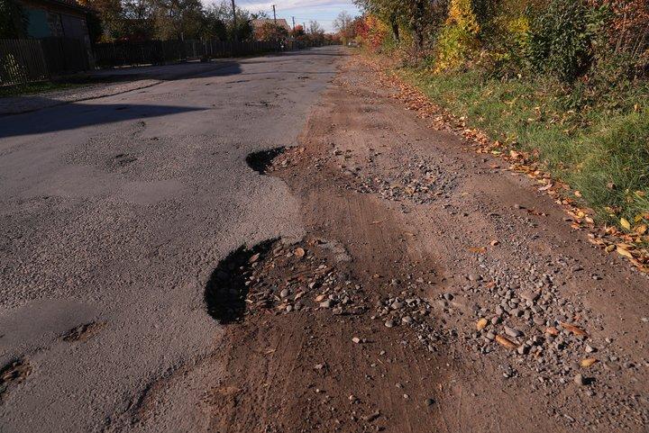 Жителі Загвіздянської громади почали самотужки ремонтувати дорогу