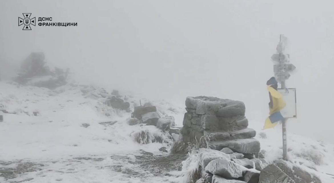На Піп Івані зранку -3°: рятувальники застерігають туристів