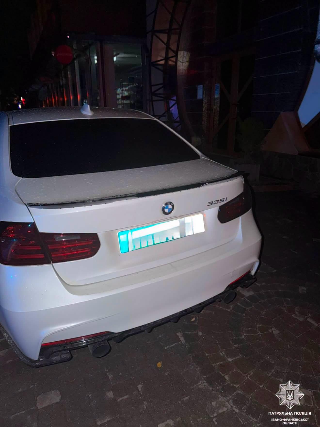 У Франківську 19-річний водій BMW напідпитку їхав тротуаром