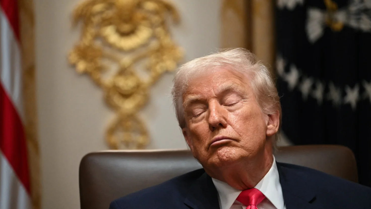 Рейтинг Трампа впав до рекордно низького рівня перед проміжними виборами у США — FT